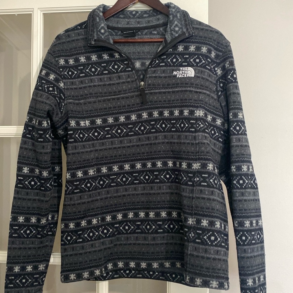 The North Face 1/4 Zip Men’s size medium